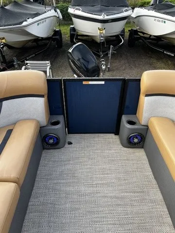 Slide: The Image of Crest Classic 200 SLC Pontoon 2025 - 20