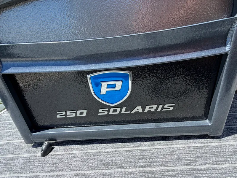 Slide: The Image of Premier 250 SOLARIS REV DL 2023 - 17