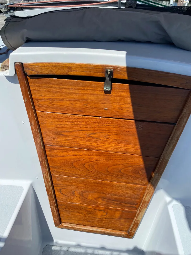 Slide: The Image of Wooden hatch door on a 1978 Sailboat MSY 38. - 15