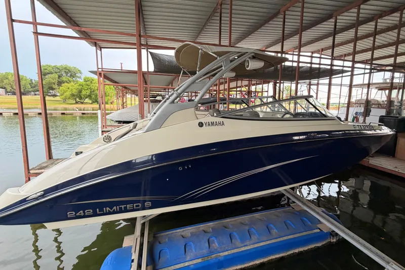 Slide: The Image of 2015 Yamaha Boats 242 Limited S docked in a covered marina. - 3