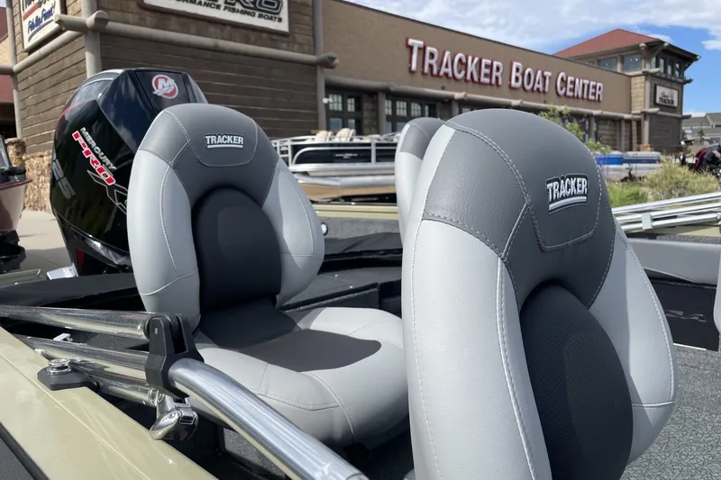 Slide: The Image of 2027 Tracker Targa V-19 Combo boat seats at Tracker Boat Center. - 41