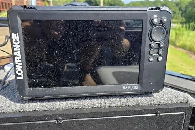 Slide: The Image of Lowrance Eagle 9 fish finder on 2027 Tracker Targa V-19 Combo boat. - 14