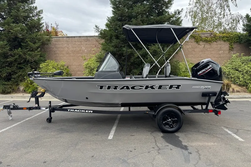 The Image of Tracker Pro Guide V-16 WT 2027 - undefined