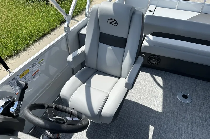 Slide: The Image of Captain's chair and steering wheel on 2027 Sun Tracker Party Barge 22 RF DLX pontoon boat. - 16