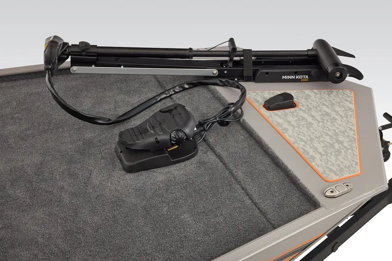 Slide: The Image of Tracker Bass Tracker Classic Limited 2027 - 14