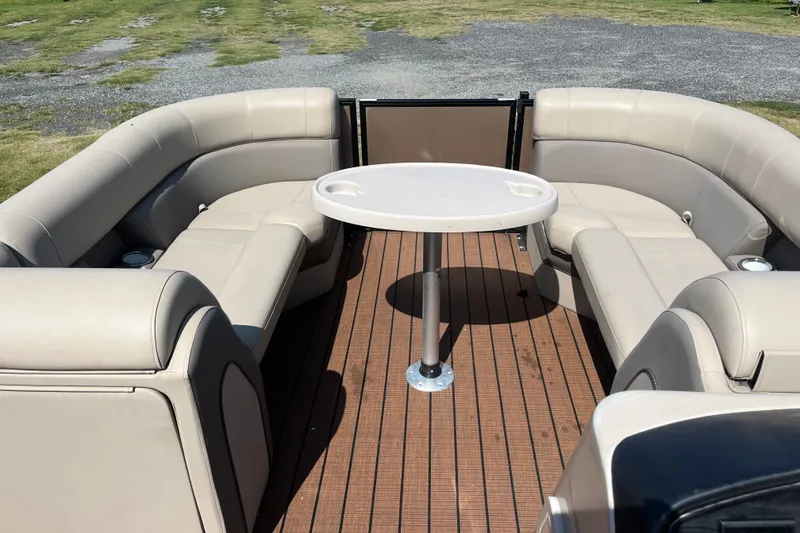 Slide: The Image of 2023 Bentley Pontoons 220 Elite Admiral interior with beige seating and round table. - 5