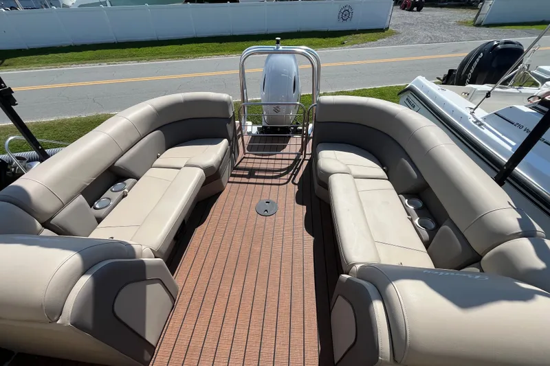 Slide: The Image of 2023 Bentley Pontoons 220 Elite Admiral with spacious seating and modern design. - 11