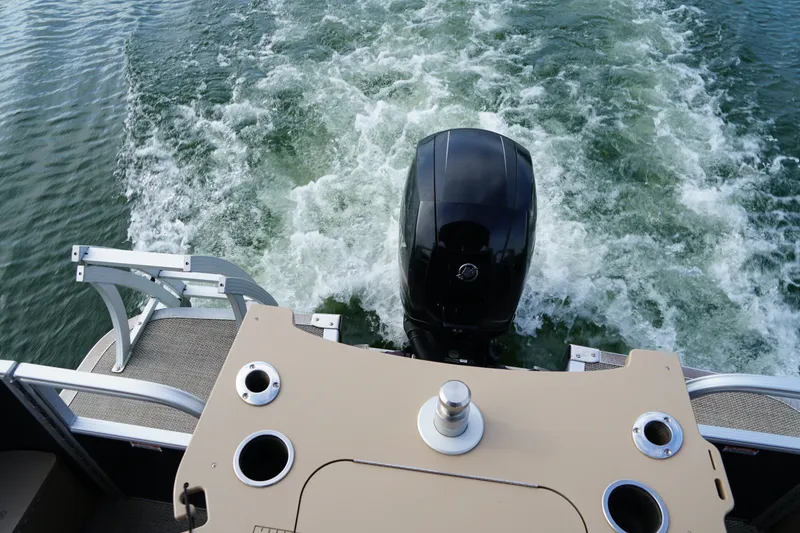 Slide: The Image of 2018 Bennington 22 SSX pontoon boat with outboard motor on water. - 10