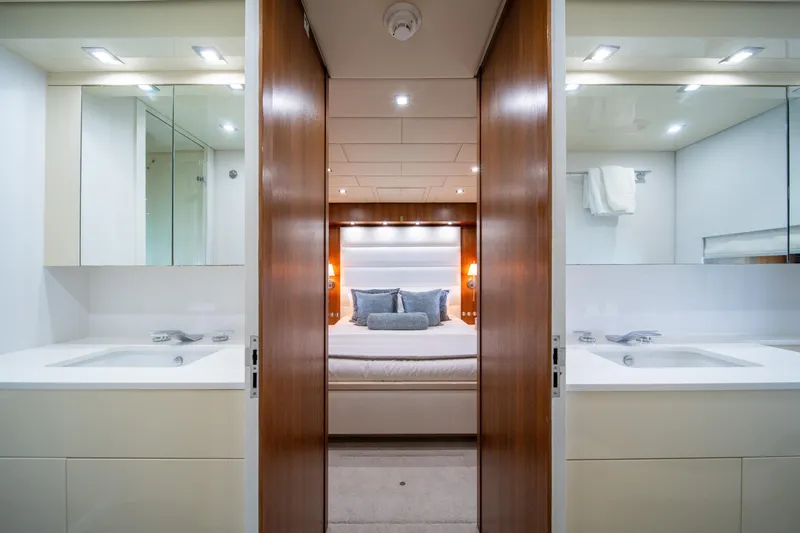 Slide: The Image of Luxurious Arno Leopard 31 yacht interior, featuring a modern bedroom and dual sinks, 2008 model. - 46