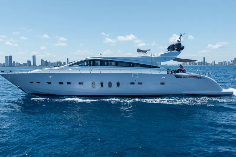 Slide: The Image of Luxury Arno Leopard 31 yacht cruising near city skyline, 2008 model. - 8