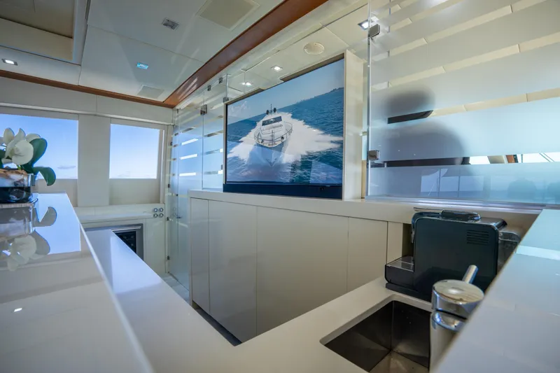 Slide: The Image of Luxurious interior of 2008 Arno Leopard 31 yacht with modern amenities and sleek design. - 32