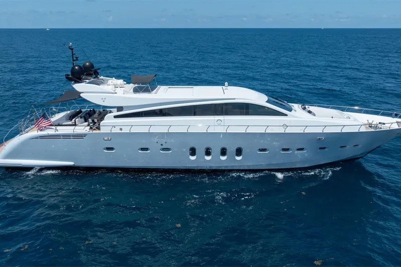 Slide: The Image of Luxurious 2008 Arno Leopard 31 yacht cruising on open sea under clear skies. - 11