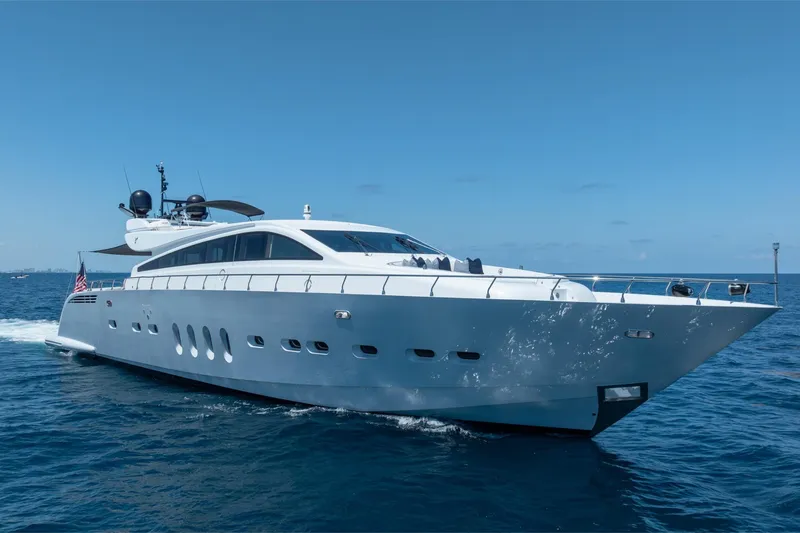 Slide: The Image of Luxury Arno Leopard 31 yacht cruising on open sea, 2008 model. - 9