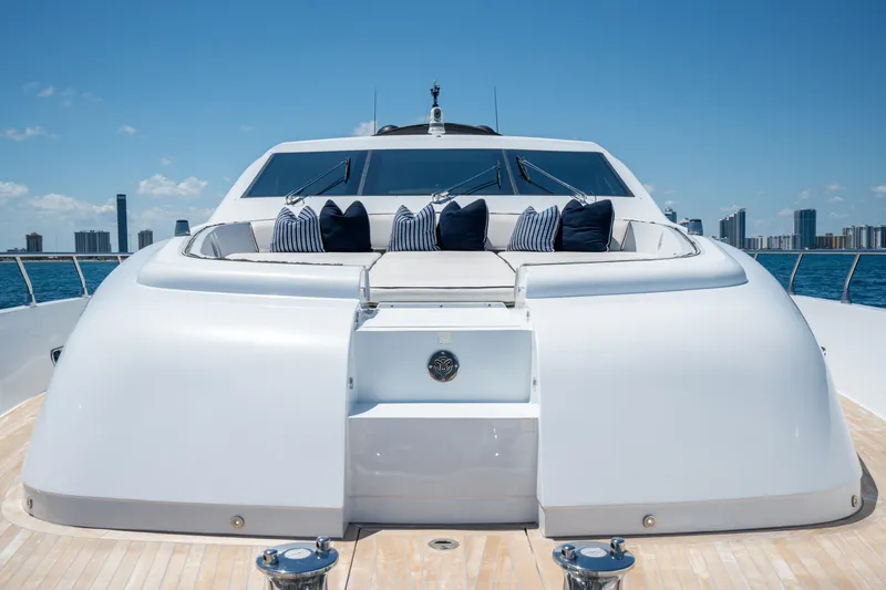 Slide: The Image of Luxurious 2008 Arno Leopard 31 yacht with elegant seating and city skyline backdrop. - 69
