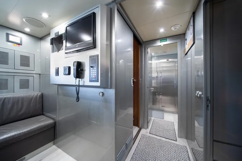 Slide: The Image of Modern interior of 2008 Arno Leopard 31 yacht with sleek design and advanced communication equipment. - 61