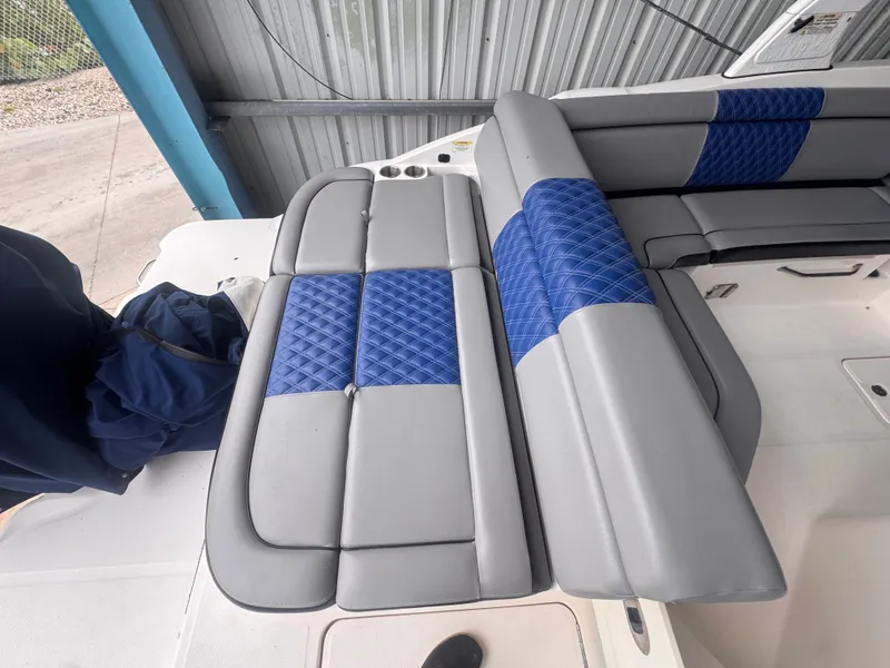Slide: The Image of Sea Ray 270 Sundeck Outboard 2016 - 3