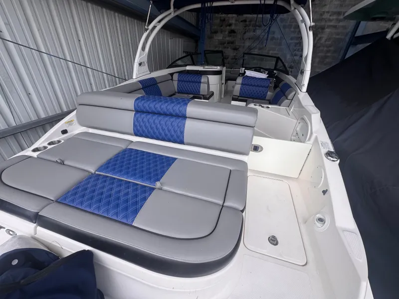Slide: The Image of Sea Ray 270 Sundeck Outboard 2016 - 2
