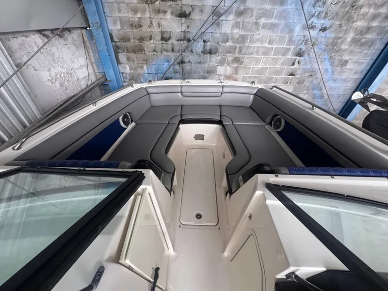 Slide: The Image of Sea Ray 270 Sundeck Outboard 2016 - 11