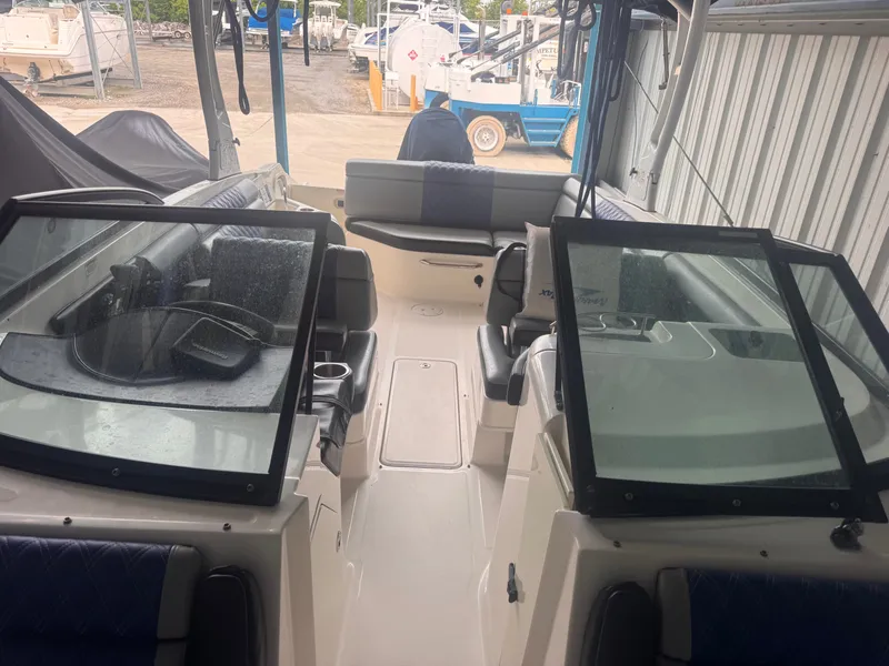 Slide: The Image of Sea Ray 270 Sundeck Outboard 2016 - 14
