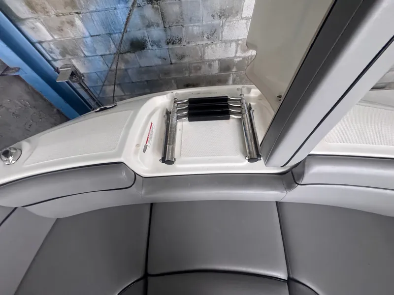 Slide: The Image of Sea Ray 270 Sundeck Outboard 2016 - 13