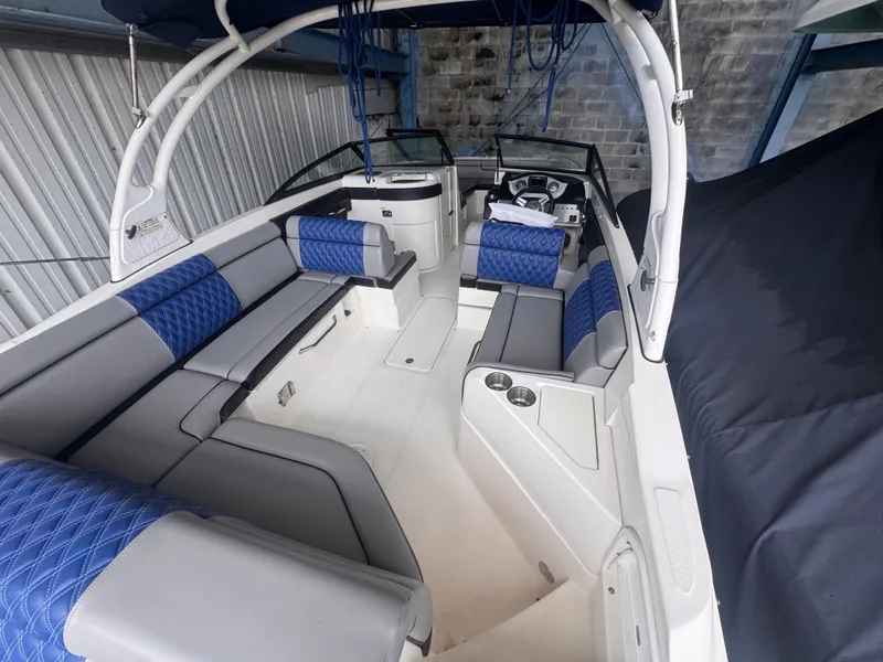 Slide: The Image of Sea Ray 270 Sundeck Outboard 2016 - 4