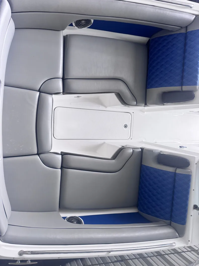 Slide: The Image of Sea Ray 270 Sundeck Outboard 2016 - 12