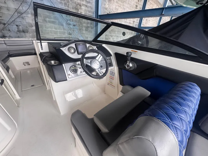 Slide: The Image of Sea Ray 270 Sundeck Outboard 2016 - 5