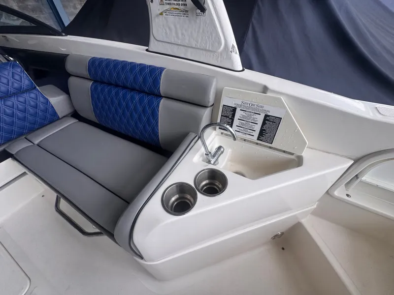 Slide: The Image of Sea Ray 270 Sundeck Outboard 2016 - 8