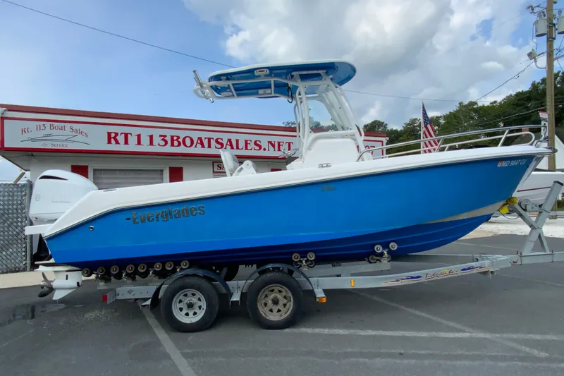 The Image of 2016 Everglades 230 Center Console boat on trailer at RT113 Boat Sales. - 1