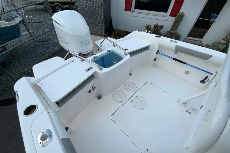 Slide: The Image of 2016 Everglades 230 Center Console boat interior with Yamaha 300 engine. - 16