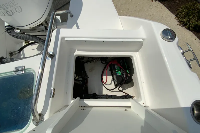 Slide: The Image of Battery compartment of a 2016 Everglades 230 Center Console boat. - 18