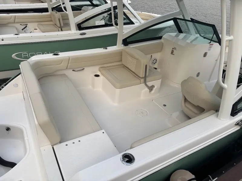 Slide: The Image of Robalo R237 Dual Console 2027 - 3
