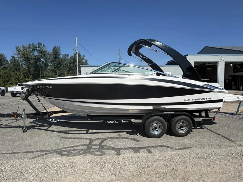 The Image of Regal 2300 Bowrider 2012 - 1