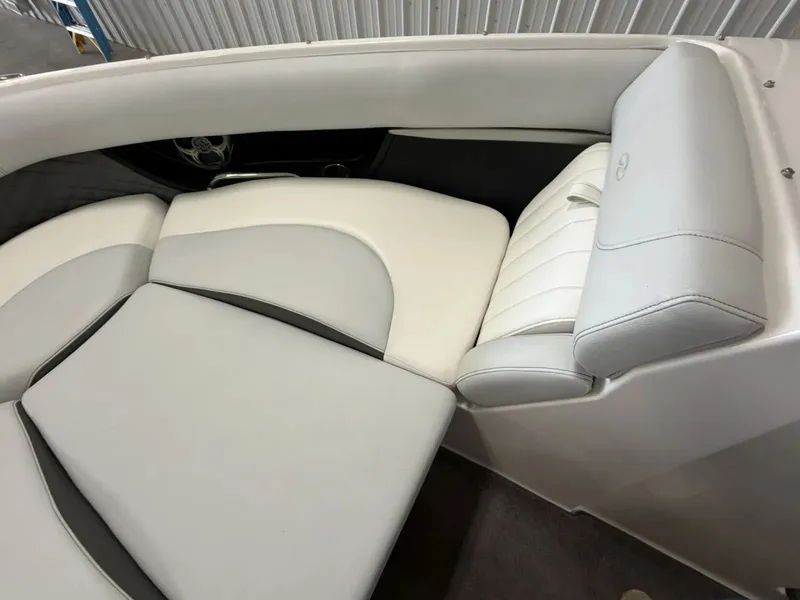 Slide: The Image of Regal 2300 Bowrider 2012 - 15