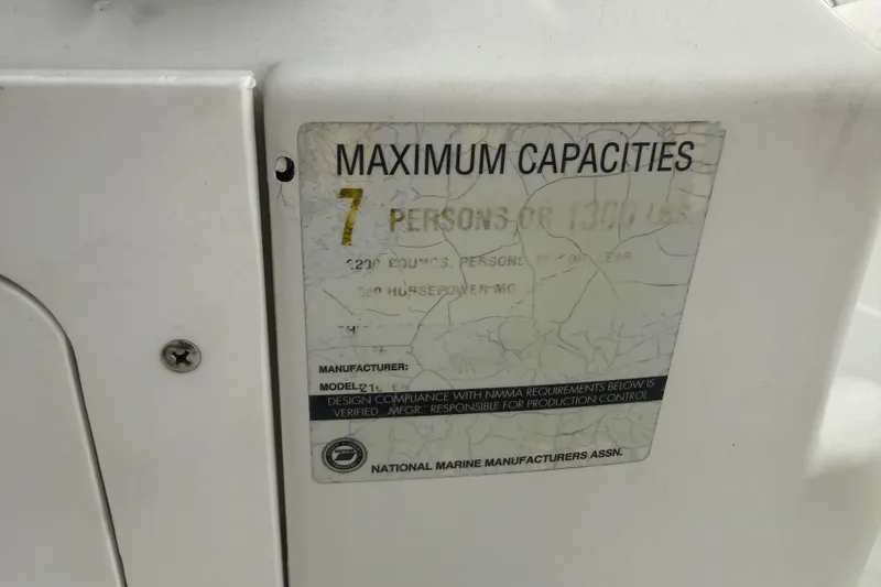 Slide: The Image of Maximum capacity label on 2000 Polar 2100 Center Console boat, 7 persons or 1300 lbs. - 14