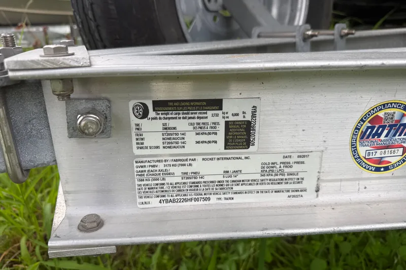 Slide: The Image of Trailer compliance label with tire and loading information, featuring Polar 2100 Center Console details. - 26