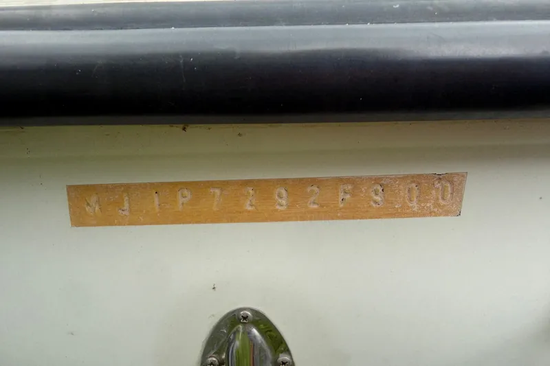 Slide: The Image of Hull identification number on a 2000 Polar 2100 Center Console boat. - 24