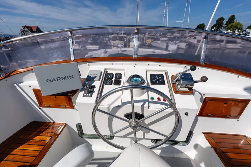 Slide: The Image of Helm of 1990 Kadey-Krogen 42 yacht with Garmin navigation system and classic controls. - 54