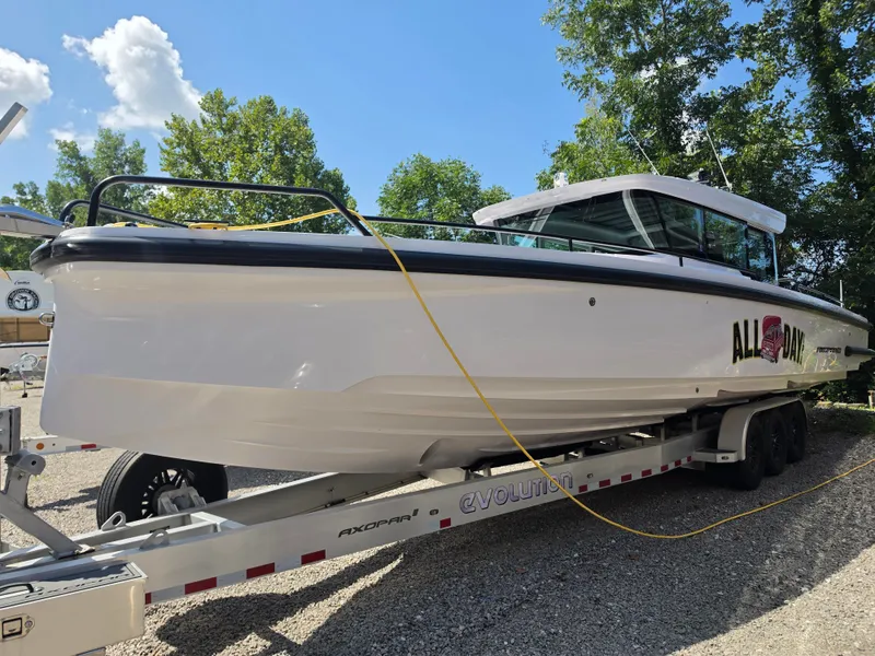 Slide: The Image of Axopar XC Cross Cabin 37 2025 - 16