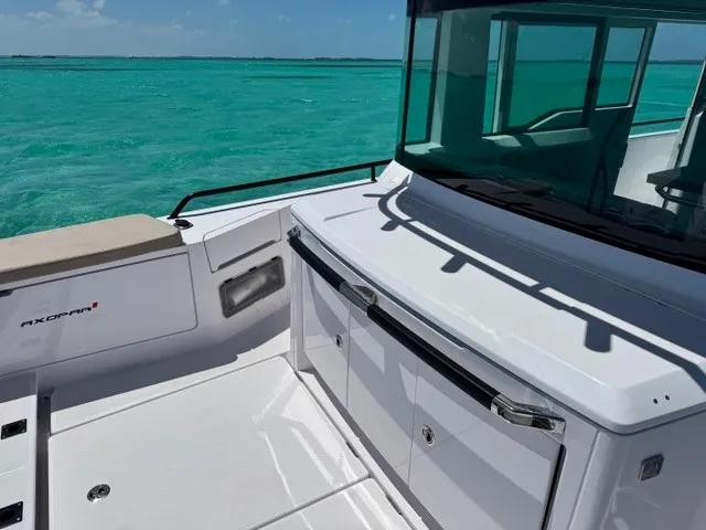Slide: The Image of Axopar XC Cross Cabin 37 2025 - 14