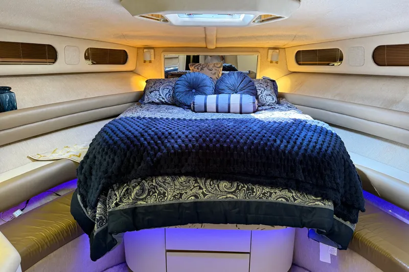 Slide: The Image of Luxurious cabin interior of 1991 Sea Ray 630 Super Sun Sport yacht. - 41