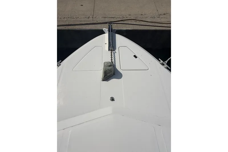 Slide: The Image of Bow of a 1991 Sea Ray 630 Super Sun Sport yacht docked at a marina. - 8