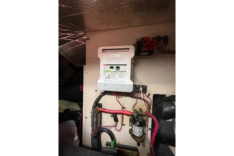 Slide: The Image of Electrical system inside a 2004 Sea Ray 550 Sundancer boat, featuring ProMariner ProNautic charger. - 69