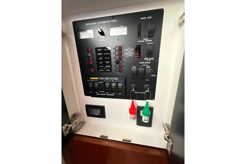 Slide: The Image of Electrical distribution panel on a 2004 Sea Ray 550 Sundancer yacht. - 72
