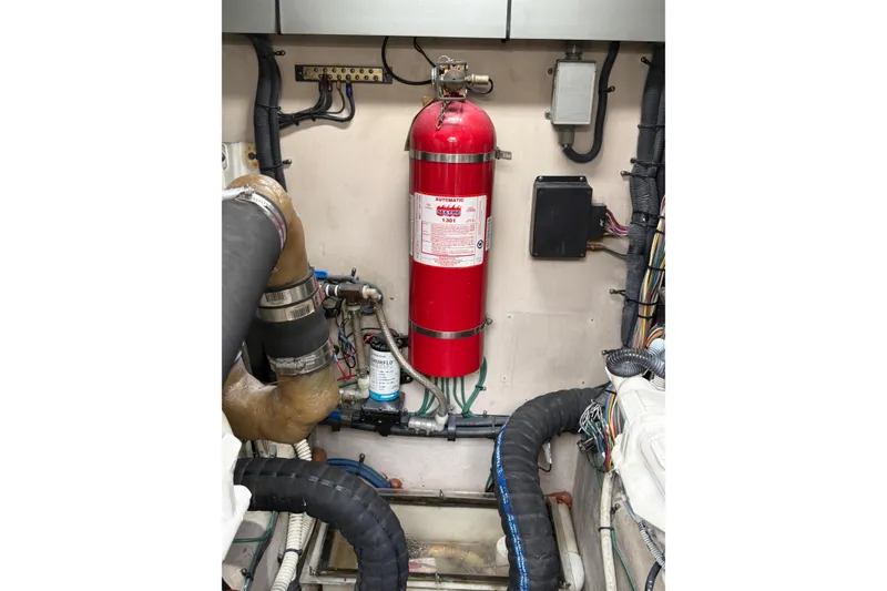 Slide: The Image of Engine room of 2004 Sea Ray 550 Sundancer with fire extinguisher and wiring. - 71