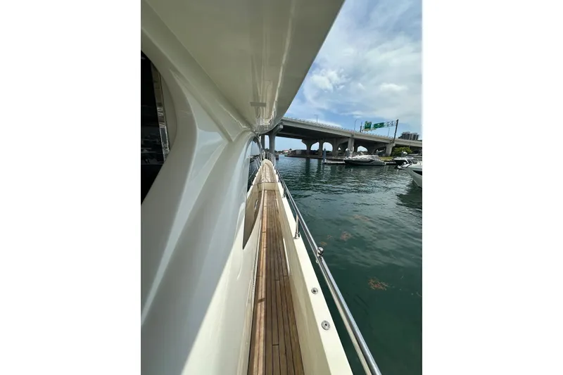 Slide: The Image of Side view of 2010 Azimut 75 yacht near a bridge on a sunny day. - 33