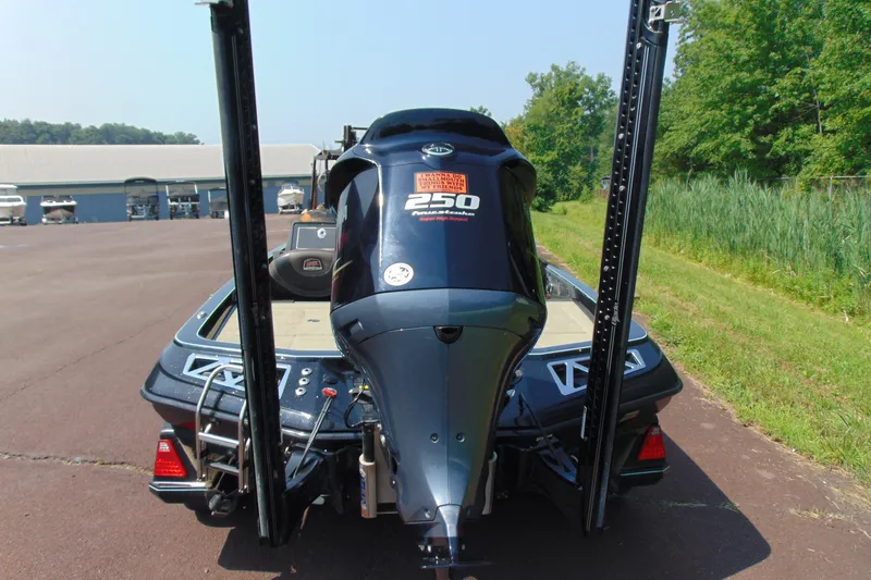 Slide: The Image of 2016 Ranger Z521L boat with powerful 250 horsepower engine, parked outdoors. - 4