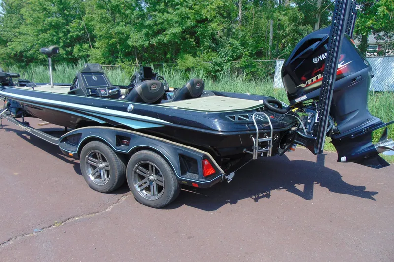Slide: The Image of 2016 Ranger Z521L boat with Yamaha motor on trailer, parked outdoors. - 3