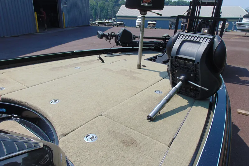 Slide: The Image of 2016 Ranger Z521L boat deck with fishing equipment and storage compartments. - 7