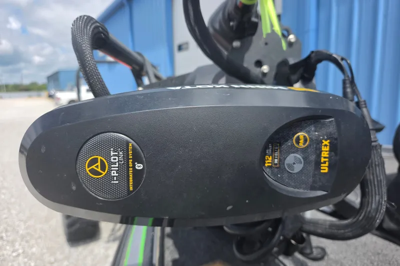 Slide: The Image of 2023 Nitro Z21 XL boat featuring i-Pilot Link integrated GPS system. - 4